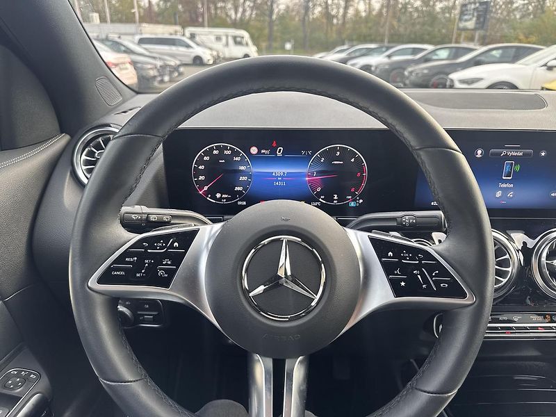 Mercedes-Benz GLA 200d 4MATIC - fotka 11 z 16
