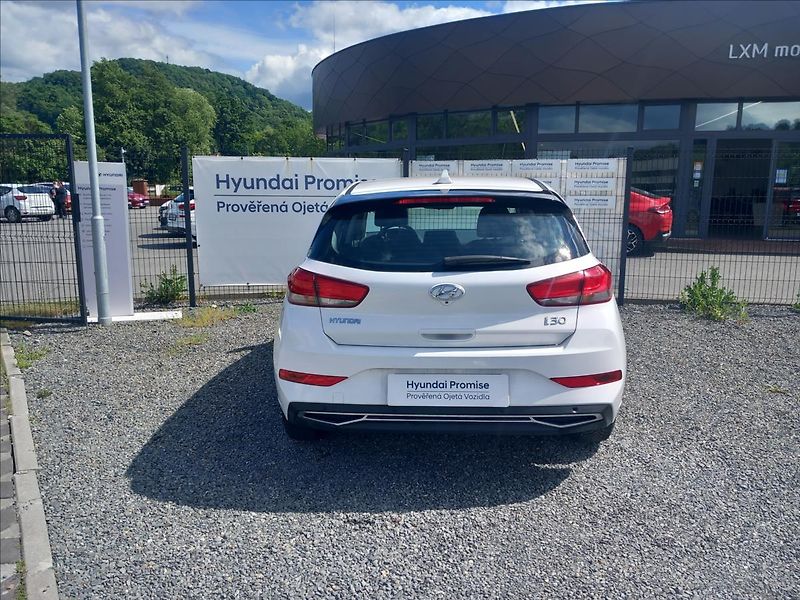 Hyundai i30 1,0 T-GDI COMFORT DCT - fotka 7 z 20