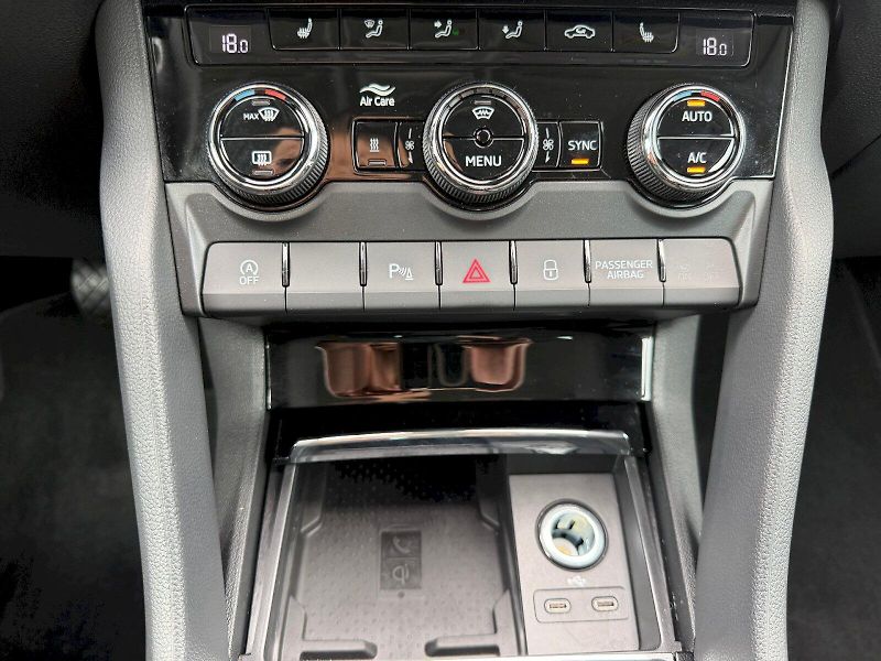 Škoda Karoq (2022) 1.5 TSI 110kW Style Matrix Nez - fotka 28 z 35