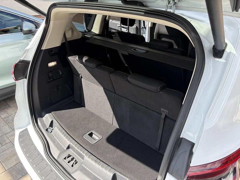 Ford S-MAX (2022) Titanium, 190PS, 7 mist, AT8 - fotka 9 z 18