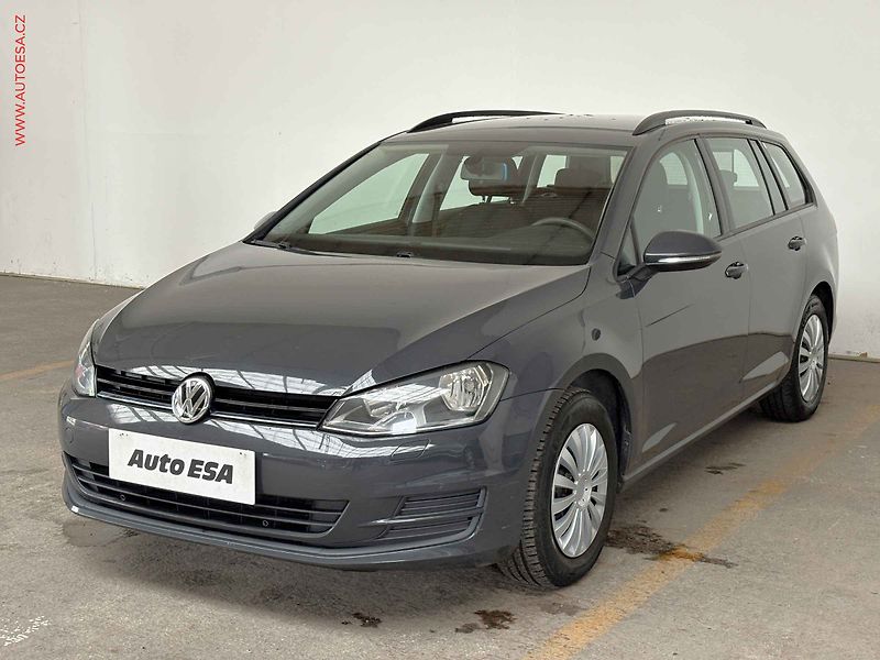 Volkswagen Golf (2015) 1.6TDi, 1.maj, AC, navi - fotka 3 z 15