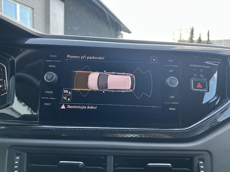 Volkswagen Polo LIFE 1,0 TSI 5G - fotka 21 z 22