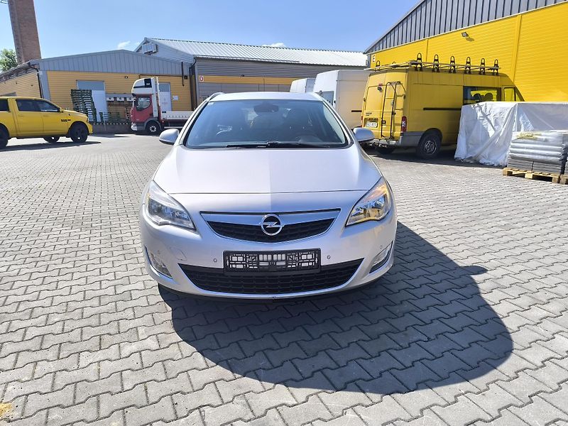Opel Astra (2011) 1.7 CDTi,SERVISNÍ KN. DOL KM. - fotka 2 z 29