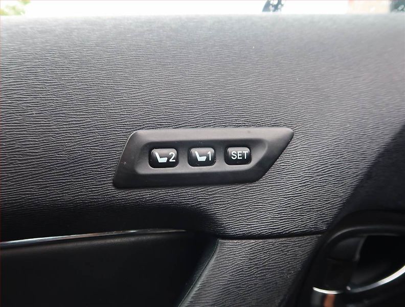 Toyota Avensis (2011) 2.2 D-4D, Automat, Navi - fotka 22 z 25