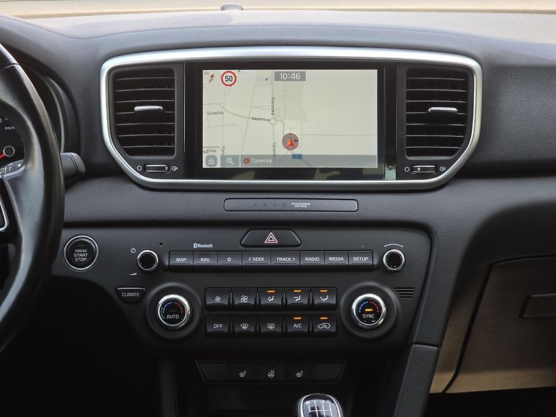 Kia Sportage (2021) 1,6TGDI 130kW man - fotka 14 z 16