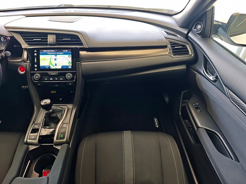 Honda Civic (2019) 1.5 Turbo Sport Plus 134kW 6MT - fotka 17 z 45
