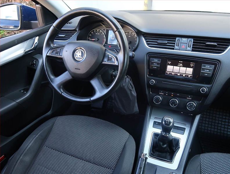 Škoda Octavia (2014) Ambition 1.6 TDI, ČR,1.maj - fotka 7 z 19