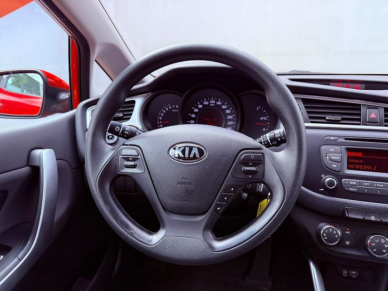 Kia Ceed 1.4 Comfort, ČR, 1.Maj, Servis - fotka 16 z 26
