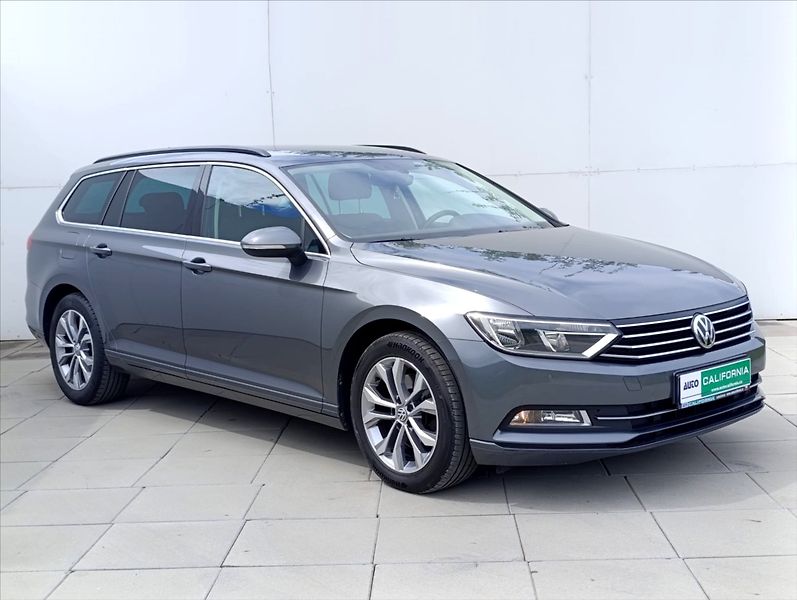Volkswagen Passat 1,6 TDi Aut.klima Navi Kamera - fotka 5 z 34