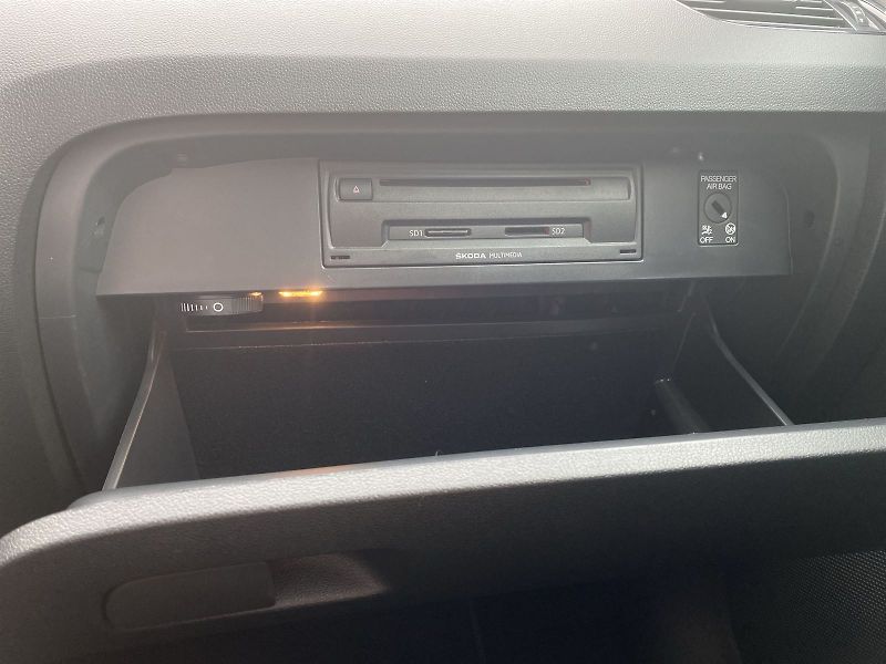 Škoda Octavia (2015) 2.0 TDI Elegance - fotka 23 z 30