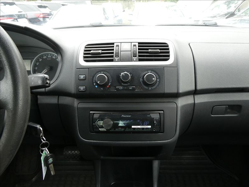 Škoda Fabia 1,6 i16V 77kW AUTOMAT,klima,ČR - fotka 23 z 30
