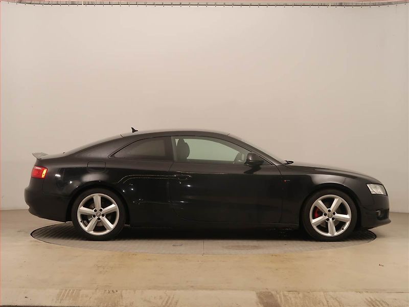 Audi A5 (2009) S-Line 2.0 TFSI, Serv.kniha - fotka 6 z 14