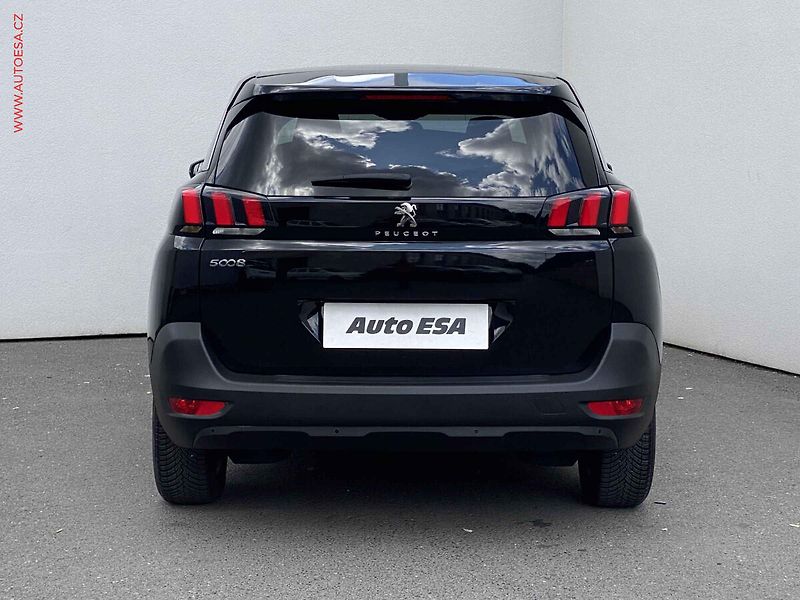 Peugeot 5008 (2019) 1.2 PT, AC, tempo, park.asist - fotka 5 z 15