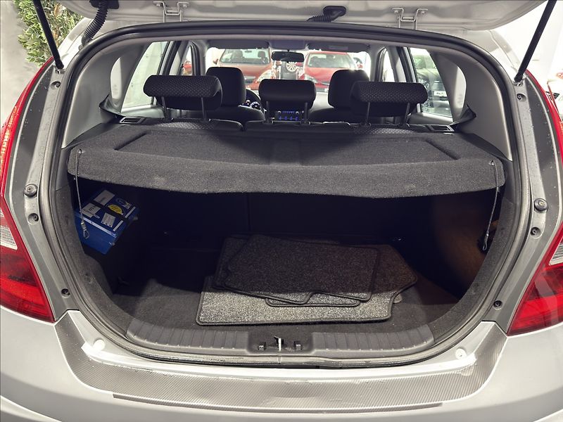 Hyundai i30 1,4   CVVT 95.000KM KLIMA - fotka 20 z 25