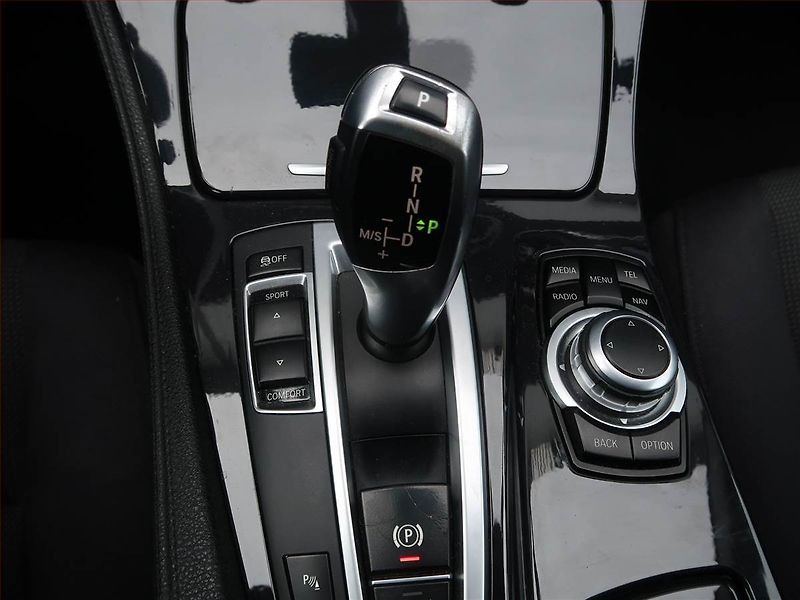 BMW Řada 5 (2015) 520d, Automat, Bi-Xenony - fotka 13 z 18
