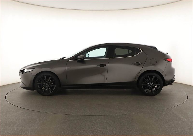 Mazda 3 (2021) 2.0 e-Skyactiv X - fotka 3 z 20