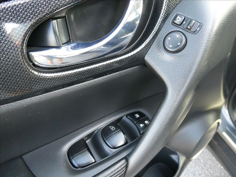 Nissan X-Trail 1,6 dCi 96kW 4x4 serviska - fotka 33 z 44
