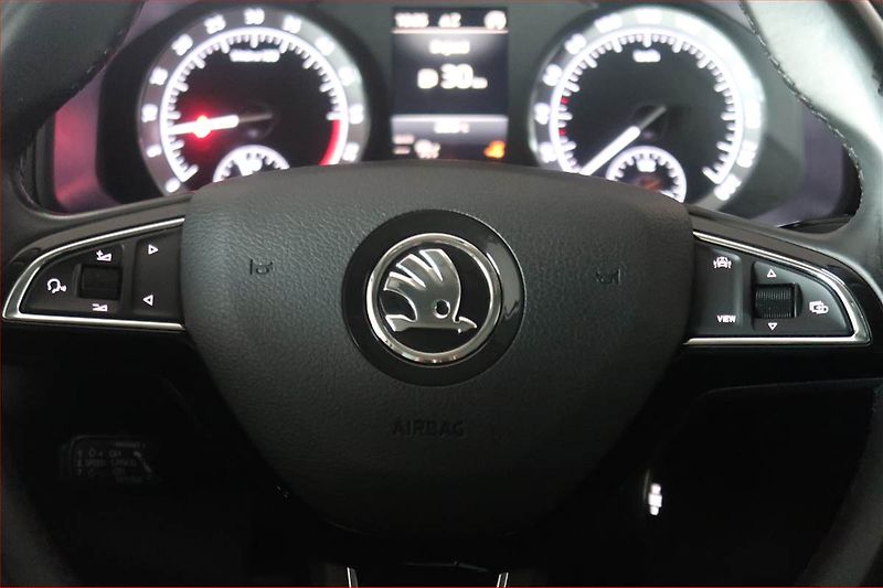 Škoda Karoq (2019) Style 1.6 TDI, Navi, Tempomat - fotka 17 z 19