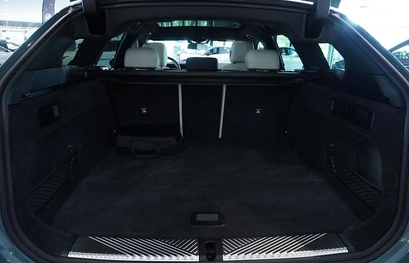 BMW i5 eDrive40 Touring M 360kam Pano - fotka 12 z 14