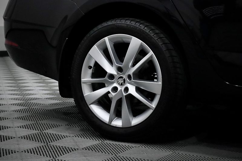 Škoda Octavia 3 FL Combi 1.4 TSI 110 kW - fotka 8 z 35