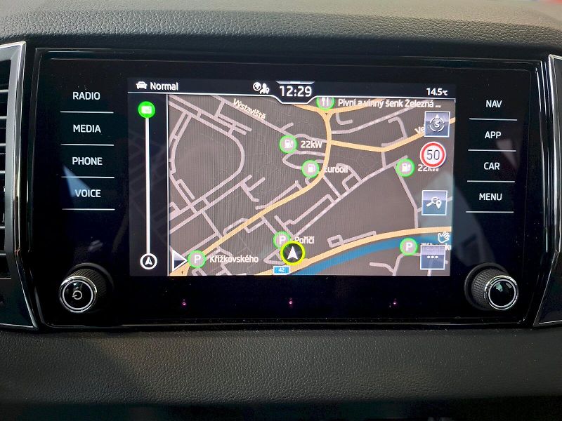 Škoda Karoq (2024) TOP SELECTION TSI 1.5/110KW 6M - fotka 12 z 44