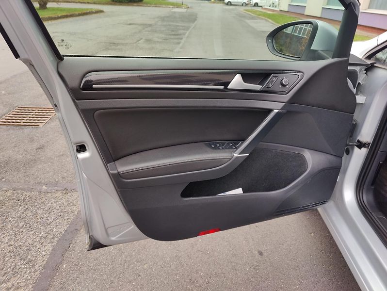 Volkswagen Golf 1,6 TDI Bluemotion /CEBIA - fotka 9 z 29