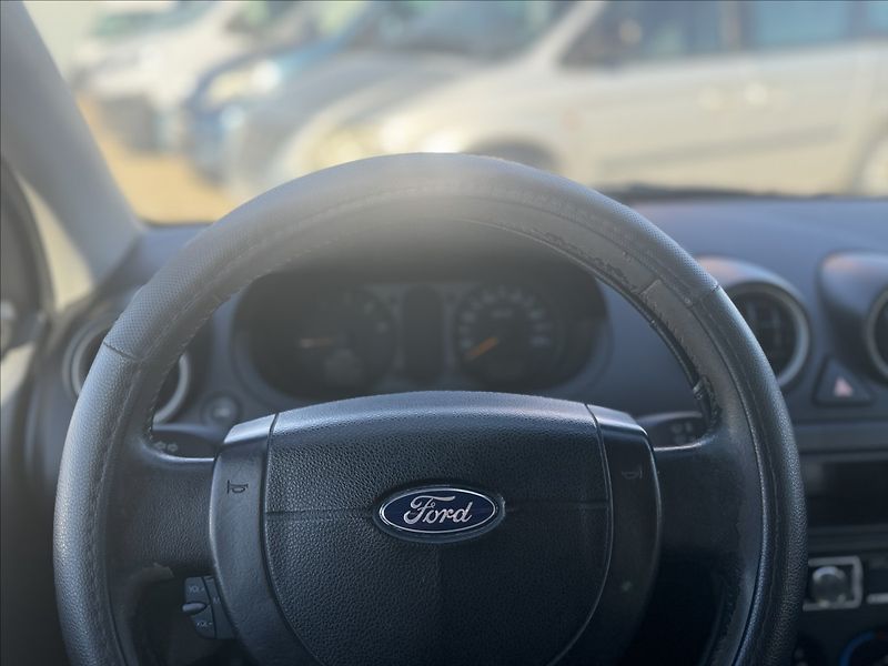 Ford Fiesta 1,4 TDCi KLIMA - fotka 11 z 22