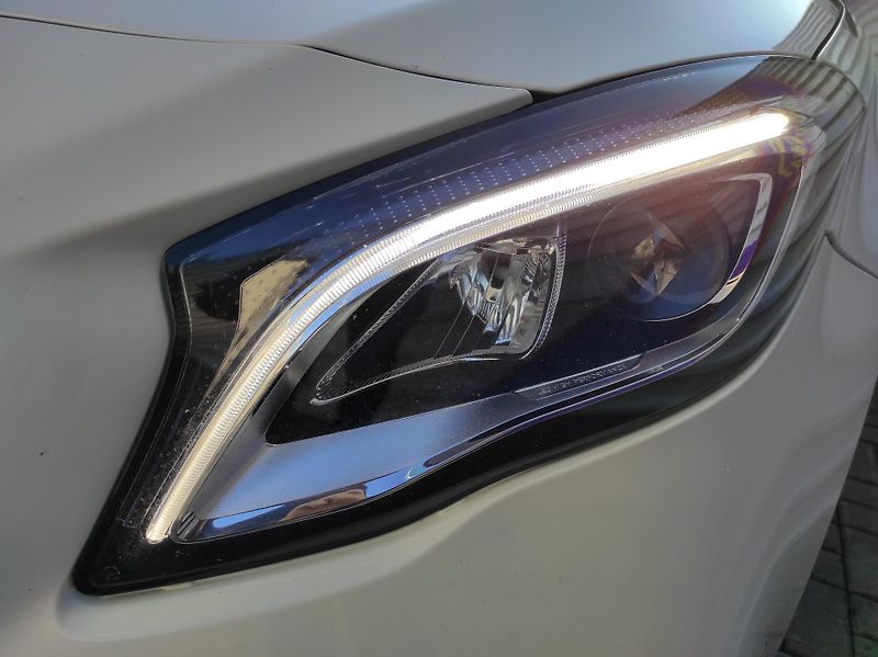 Mercedes-Benz GLA 200d 4MATIC,AT,ČR - fotka 8 z 42