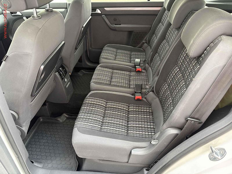Volkswagen Touran (2013) 2.0TDi, TZ, výhř.sed. - fotka 10 z 16