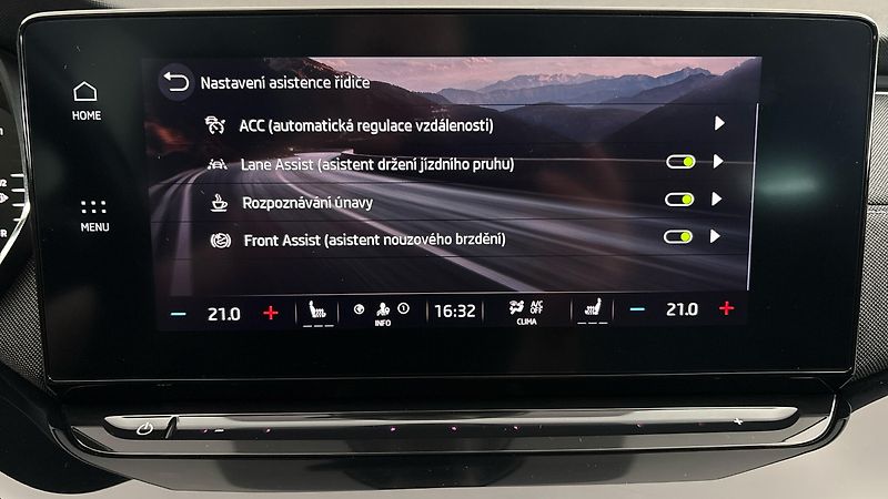 Škoda Octavia 2.0 TDI DSG Style Combi - fotka 22 z 24