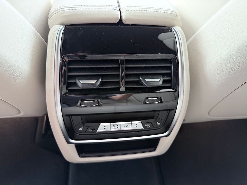 BMW X5 30xD Vzduch Nezávislé Tažné - fotka 24 z 35