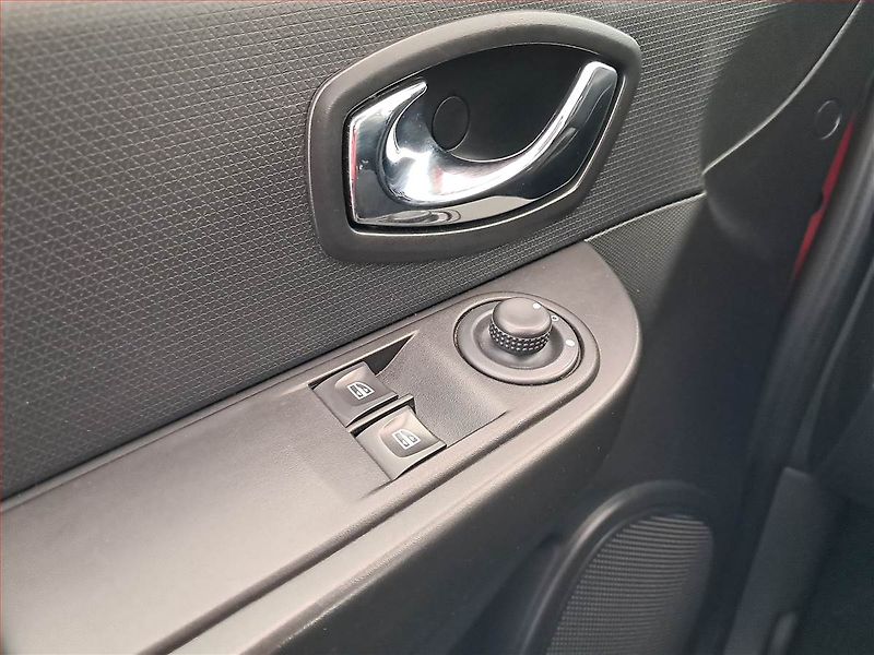 Renault Clio (2012) 1.2 16V, nová STK, slušný stav - fotka 18 z 18