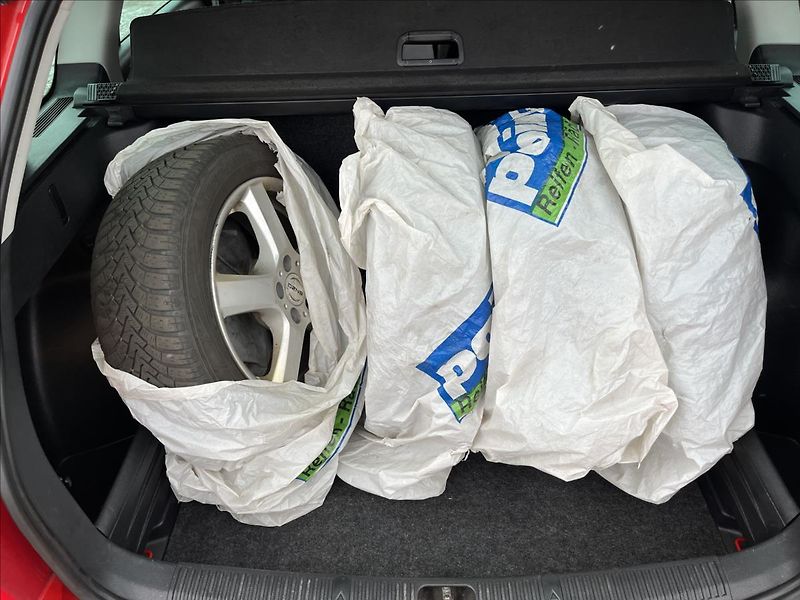 Škoda Fabia 1,2 TSi KLIMA 2x KOLA STK 1/28 - fotka 29 z 32