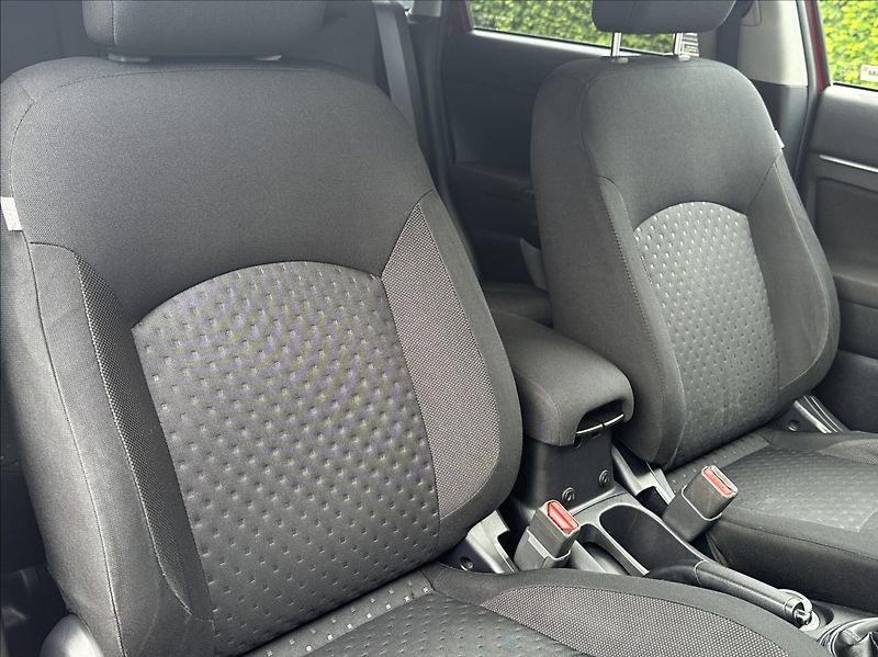 Mitsubishi ASX 1,8 DI-D 150PS  Intense 4x4 - fotka 17 z 48