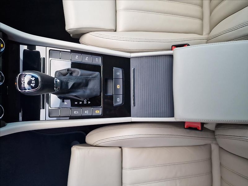 Škoda Superb 2.0TDI 140kW DSG 4x4 L&K ,ČR - fotka 34 z 50
