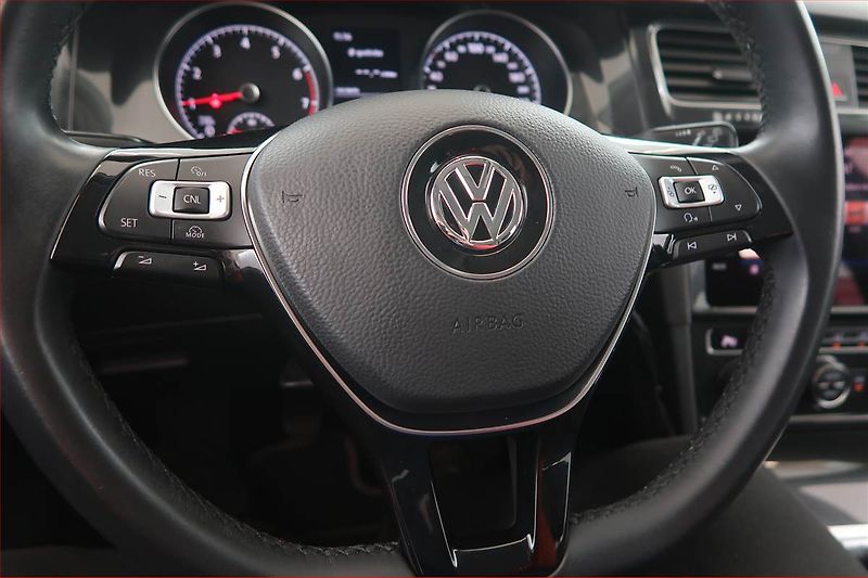 Volkswagen Golf (2017) 1.0 TSI, Serv.kniha, Tempomat - fotka 16 z 18