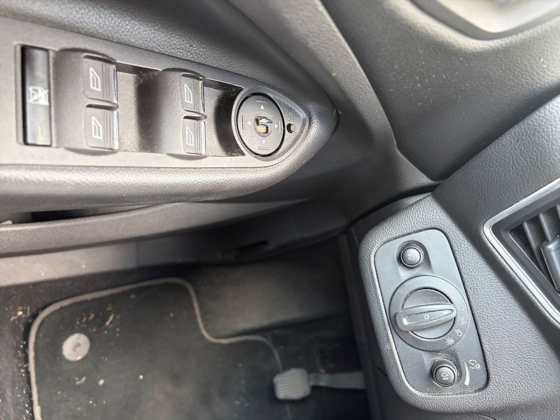 Ford Kuga Titanium TOP VÝBAVA od FORD67 - fotka 16 z 19