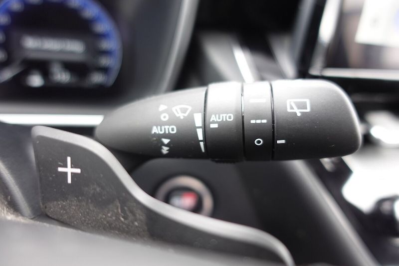 Toyota Corolla 2.0HSD e-CVT 3W GR SPORT Dynam - fotka 27 z 32