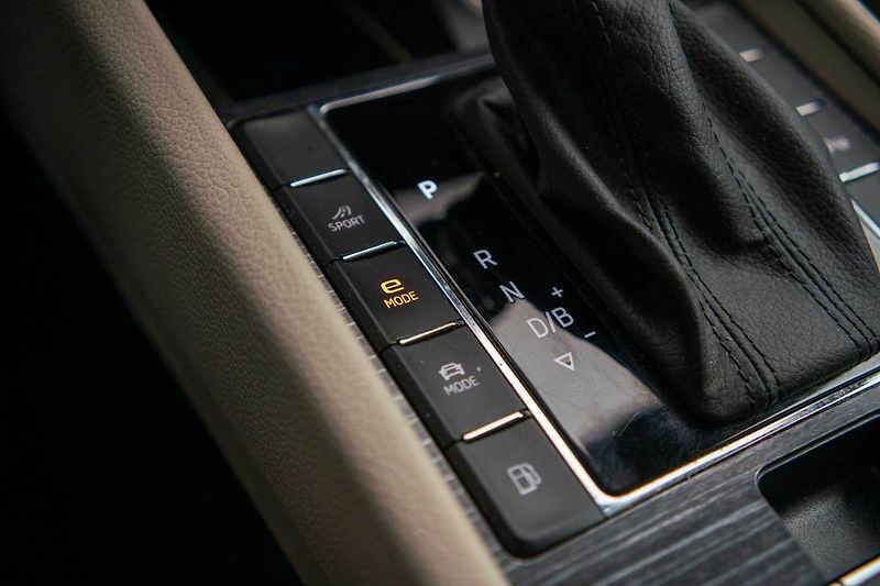 Škoda Superb (2020) iV 1.4 TSI PHEV, ČR, AUTOMAT - fotka 28 z 32