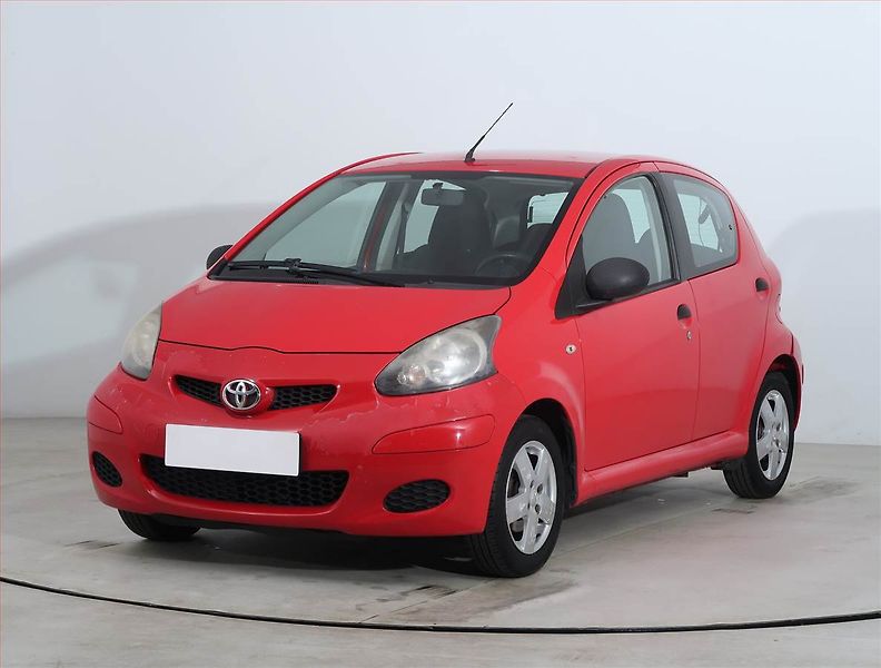 Toyota Aygo (2011) 1.0 VVT-i, nová STK - fotka 2 z 15
