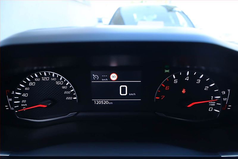 Peugeot 2008 (2020) 1.2 PureTech, Serv.kniha, Navi - fotka 11 z 26