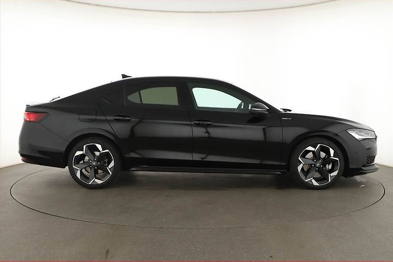 Škoda Superb (2025) 2.0 TDI, Sportline, Navigace - fotka 6 z 21