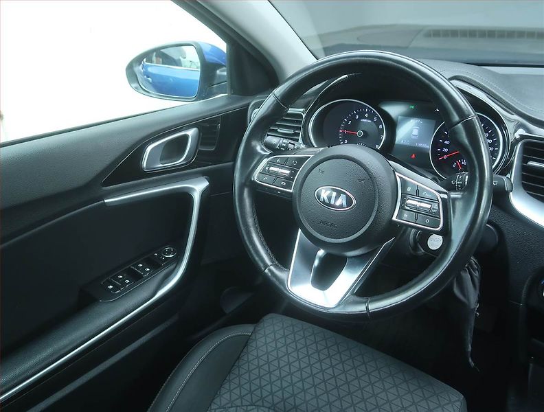 Kia Ceed (2020) Gold 1.0 T-GDI, Serv.kniha - fotka 7 z 16