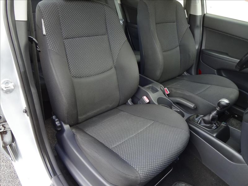 Hyundai i30 1,4i 16V 80kW LPG COMBI - fotka 27 z 46