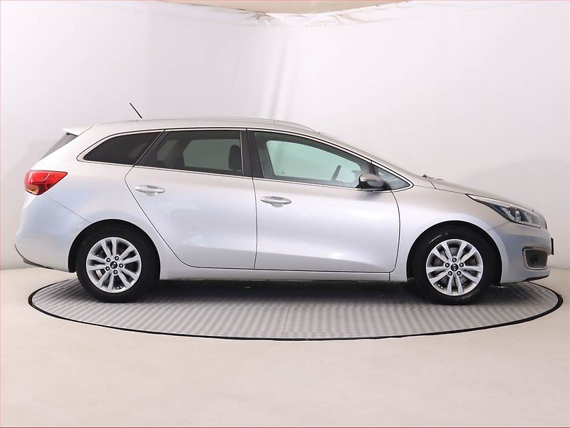 Kia Ceed (2017) 1.6 CRDi, Serv.kniha, Tempomat - fotka 6 z 20