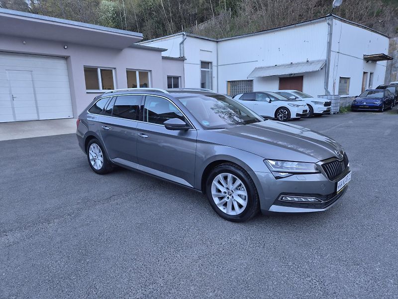 Škoda Superb Combi 2,0TDi DSG 110kw 17ALU - fotka 3 z 48