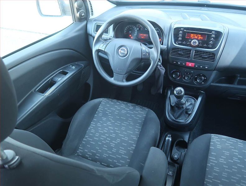 Opel Combo (2018) 1.4 16V, 5Míst, SR, 1Maj, DPH - fotka 7 z 15