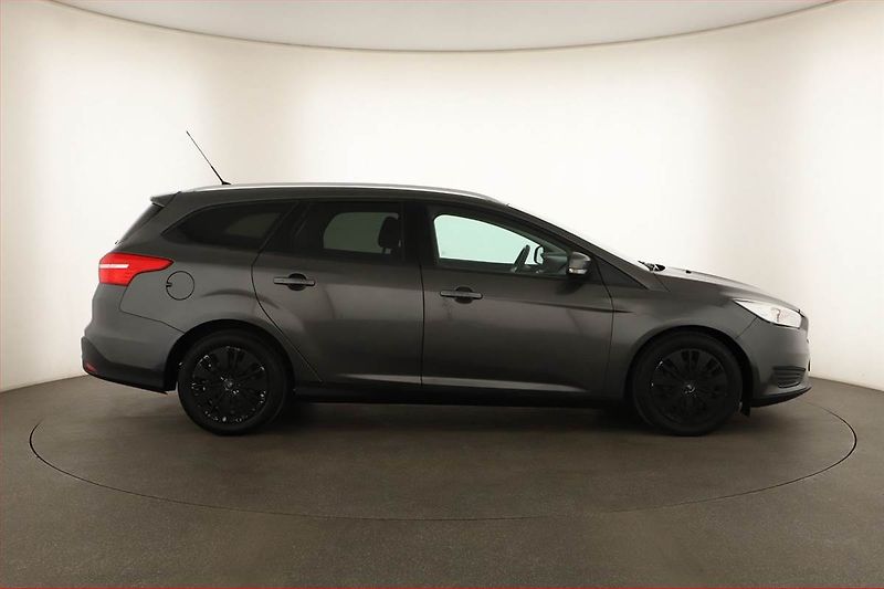 Ford Focus (2016) 1.0 EcoBoost, Vyhř. sedaček - fotka 6 z 12