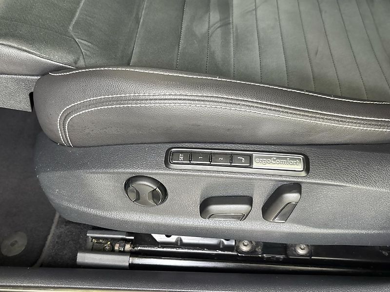 Volkswagen Passat Elegance DSG - fotka 27 z 30