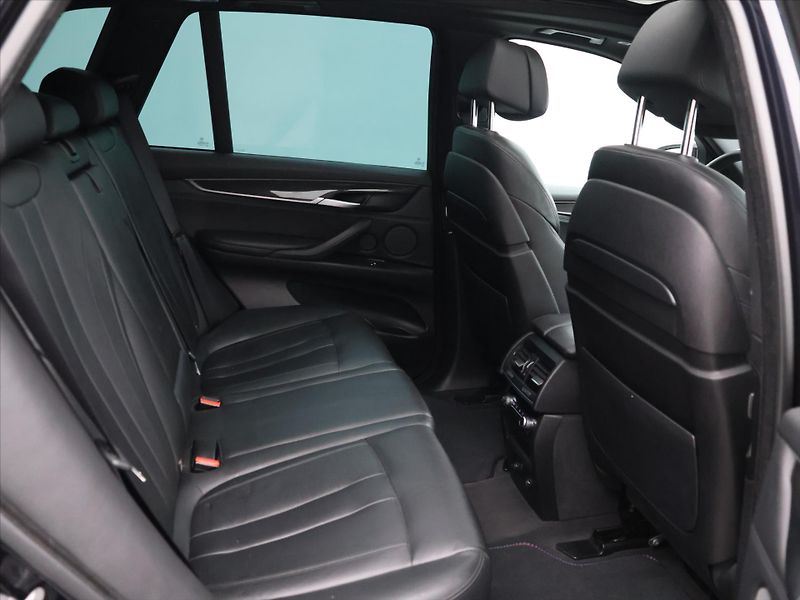 BMW X5 3.0 M50d 280kW xDrive - fotka 14 z 45